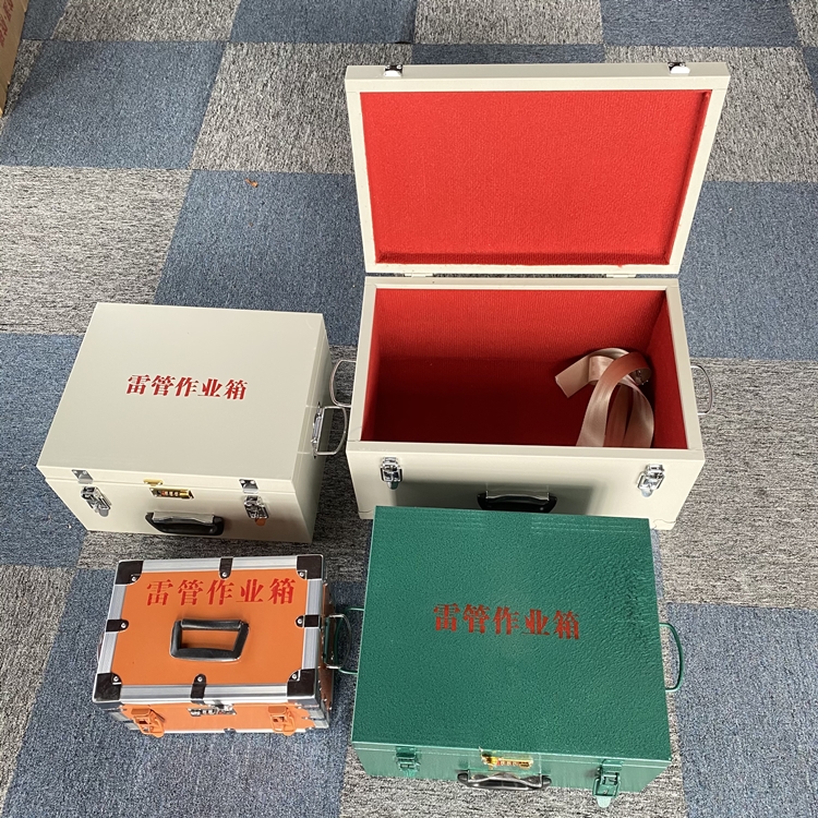 洪湖爆破工程作业箱如何选择？玻璃钢与传统材质的全面对比